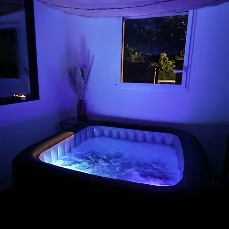Atypique Jacuzzi * Тарб