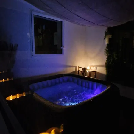 アパート Atypique Jacuzzi *